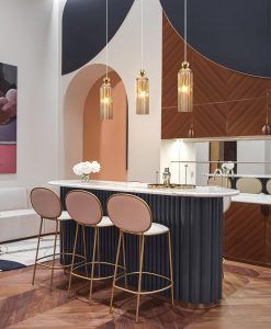 Lampe aus Gold und Cognacglas ANTIC Umgebung