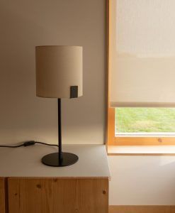 NILA schwarze und cremefarbene Tischlampe - Umgebung