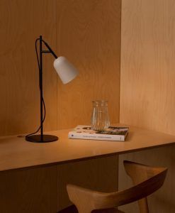 Tischlampe STUDIO in Weiß und Schwarz Umgebung