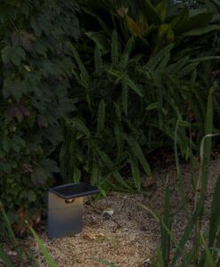 Dunkelgraue Bodenleuchte 30 cm mit Sensor Solarmodul LUMA S - 4