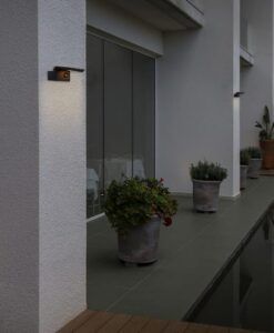 Dunkelgraue Wandleuchte mit Sensor und Solarmodul LUMA LED - 3